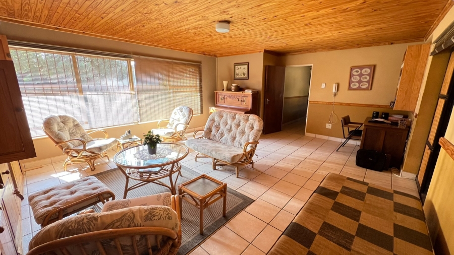 4 Bedroom Property for Sale in Langenhovenpark Free State
